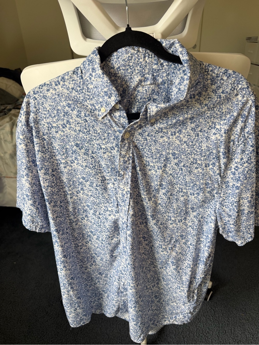 Abercrombie & Fitch Blue and White Floral Short-Sleeve Button-Down Shirt